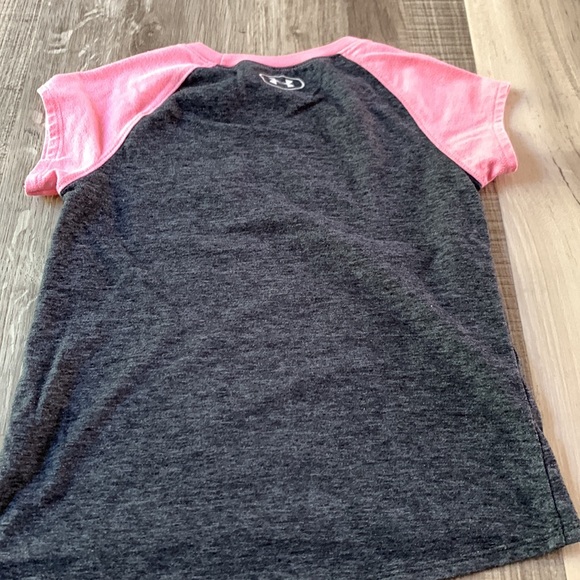 Girl’s Under Armour short sleeve top - Picture 3 of 4